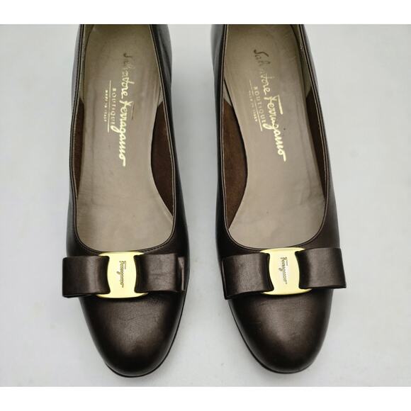 SALVATORE FERRAGAMO BOUTIQUE VARA Pumps Bronze Leather Bow Low Heel 9 AA ITALY - Picture 3 of 11